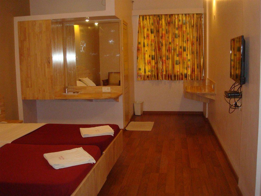 Hotel Vellara Bangalore Esterno foto